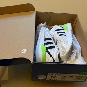 Toddlers Adidas 7c sneakers